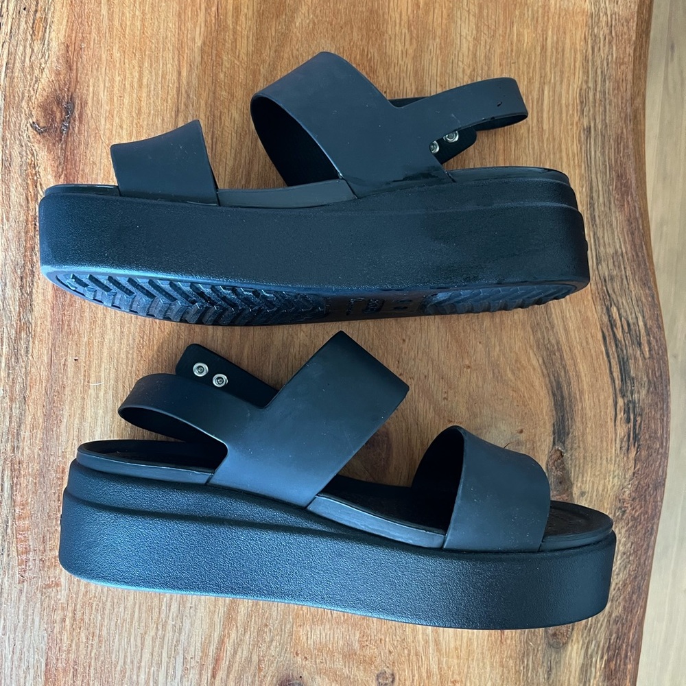 CROCS Brooklyn Low Wedge Black Sandals 7 - Picture 4 of 7